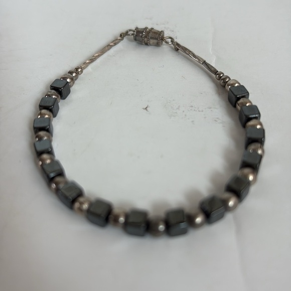 Bracelet alternating cubes hematite and silver beads with barrel clasp close - Picture 9 of 12